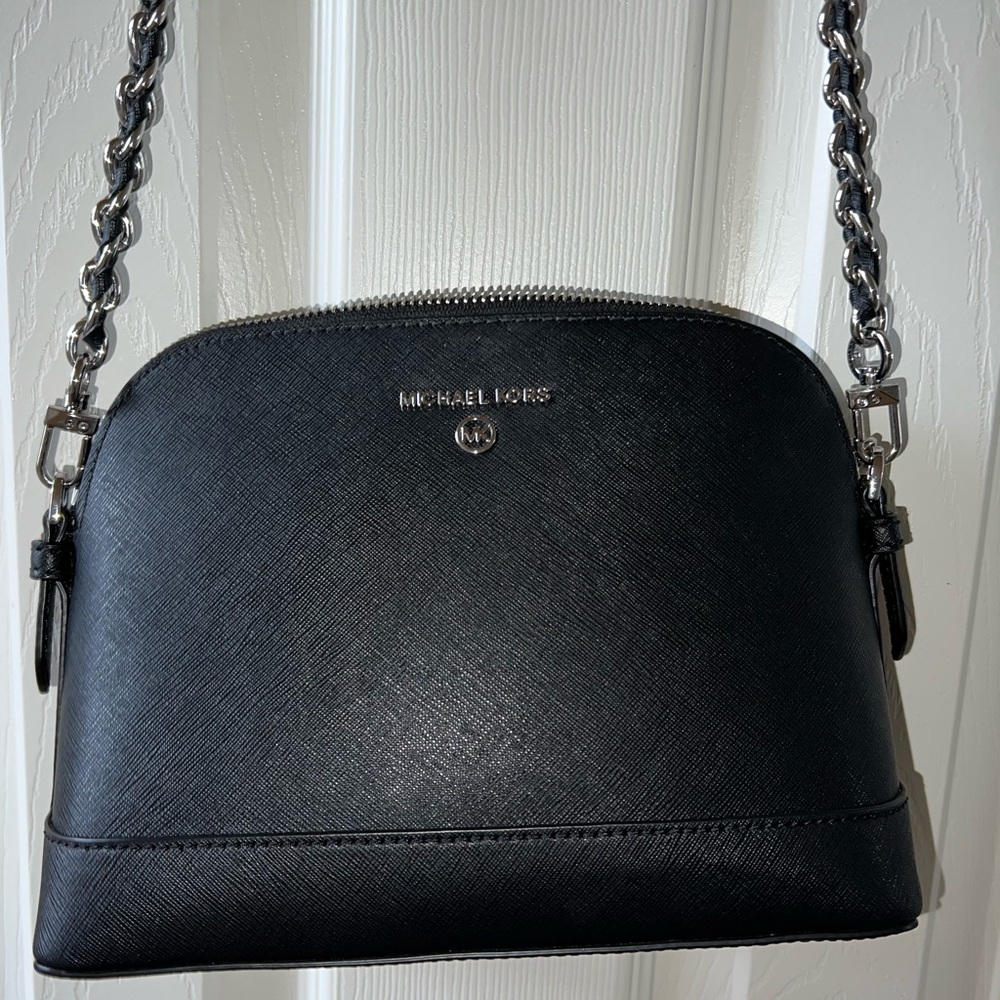 MICHAEL KORS BLACK 
Large Saffiano Leather Dome Crossbody Bag
Style# 32T1ST9C3L